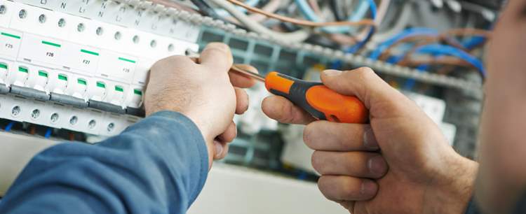 Man showing how to mind your Domestic Minimum Energy Efficiency